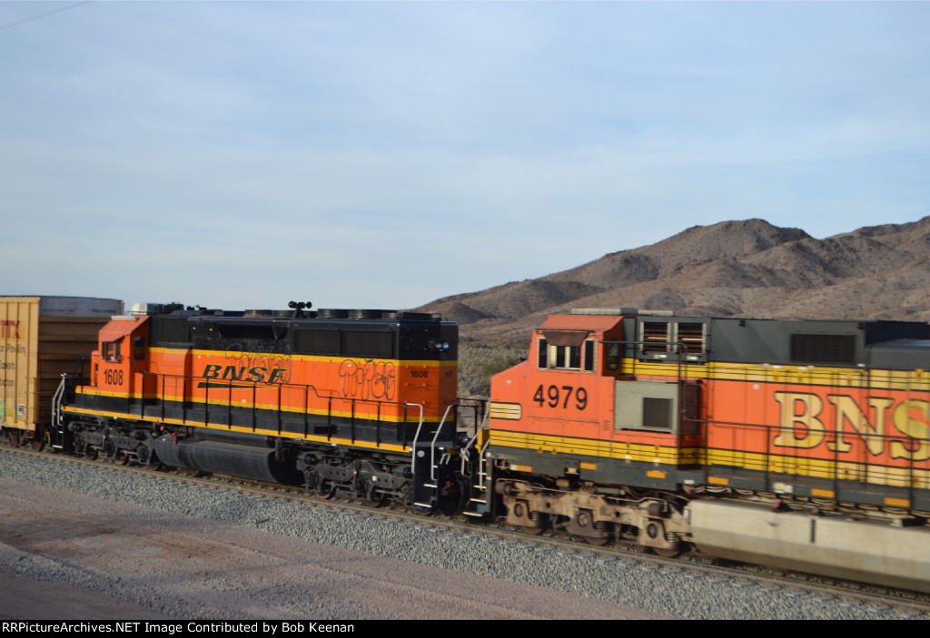 BNSF 1608